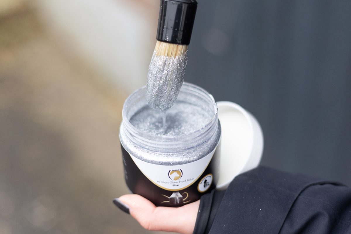 Excellent Horse Hi Gloss Glitter Hoof Polish Silver 150 ml - Afbeelding 4